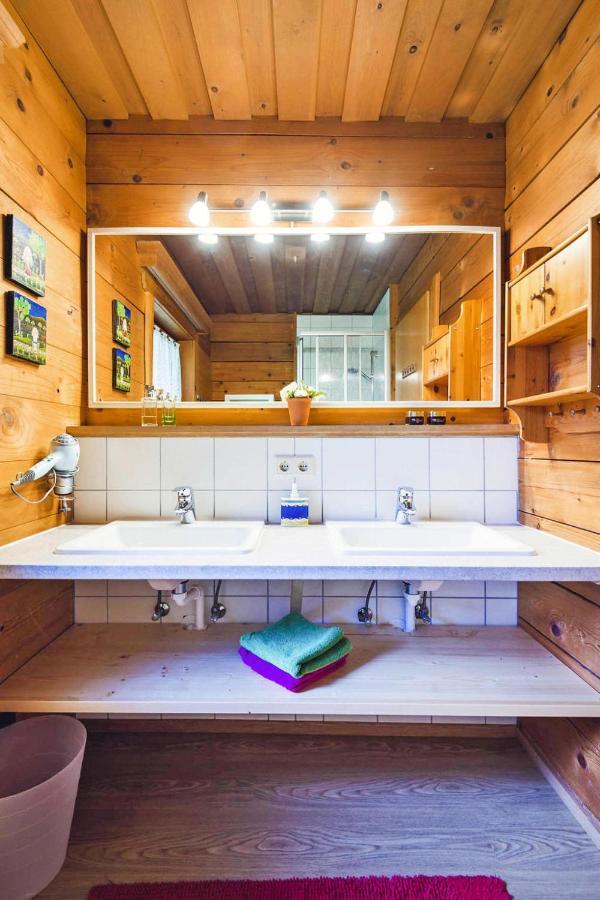 Chalets In エーベン・イム・ポンガウ エクステリア 写真